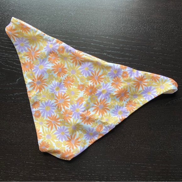 L*Space bikini set in ooopsie daisy print - Picture 6 of 10